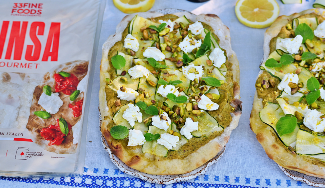 Przepis na Pinsa z kremem z cukinii, ricottą, pistacjami i miętą | Wyjątkowy smak Włoch